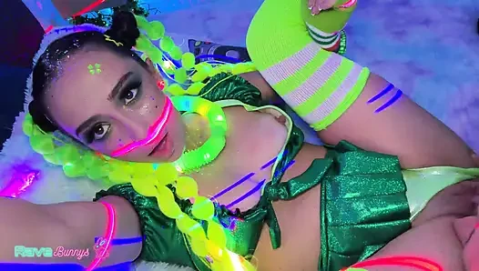 Lily jordan tersesat di malam liar neon dan kenikmatan mesum!