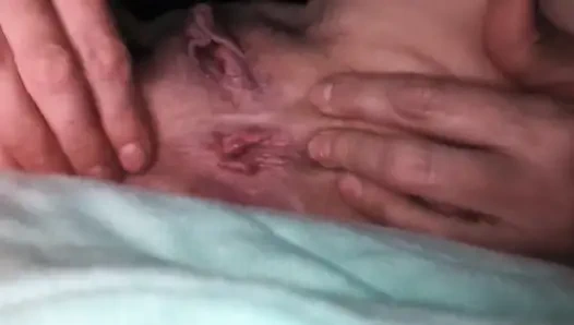 Трахаю пальцами задницу горячей бабули соло милфы