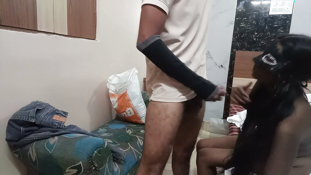 Kamwali bai ko Malik ne chod Dala aur spram gira Diya