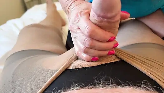 Mrs mature feet trifft sich mit ihrem nylonfreund 410