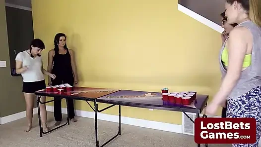 Ein gewagter Strip Air Pong-Move lässt den Schuss eines Gegners wild werden