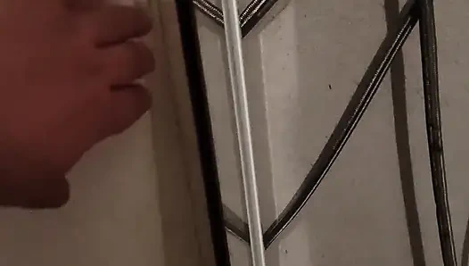 Üvey kız kardeş köyde duş alırken onları izlememi seviyor