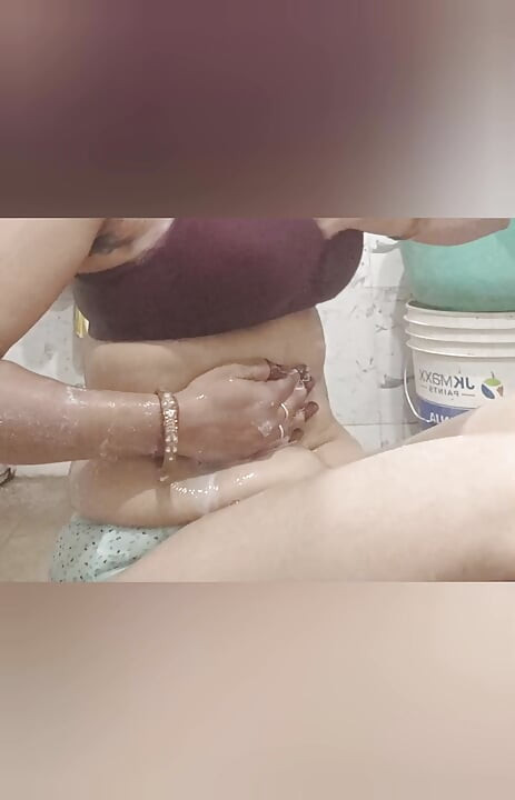 Priya Bhabi Sexy Painty Show