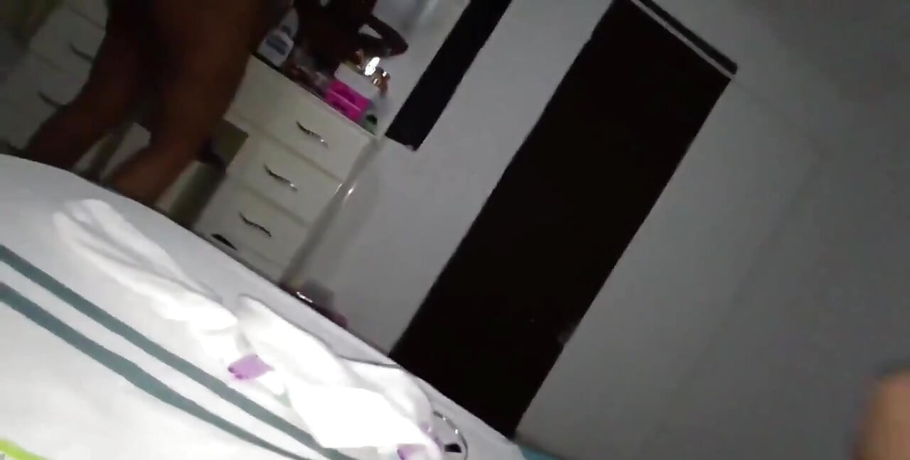 和一個來自堪薩斯州的黑髮女郎幹到懷孕