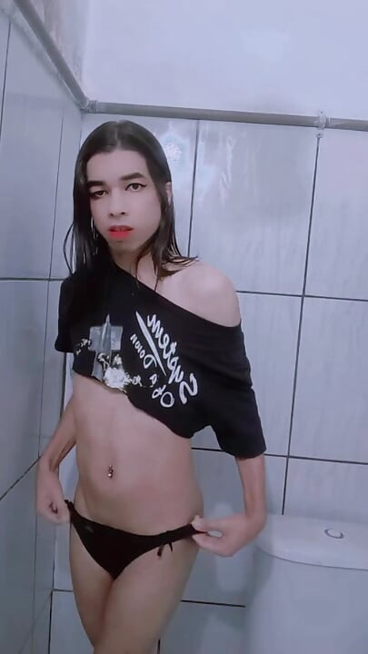 Ona Carlazinha nahá trans žena Carles v kalhotkách