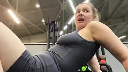 Extremes öffentliches ficken mit jucielussie im fitnessstudio
