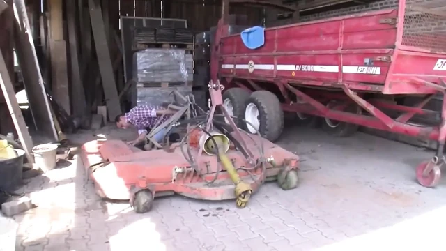 Milf seduced guy with massive cock and fucks at the barn
