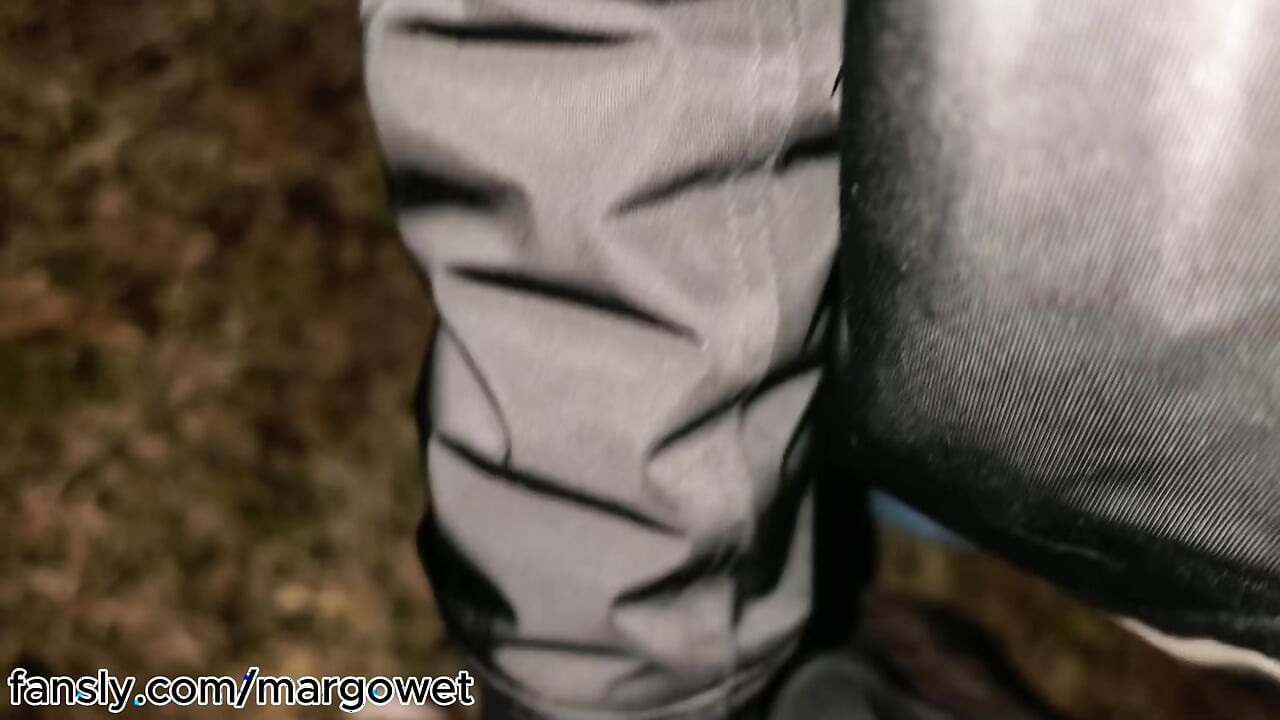 Halka açık parkta sakso ve ağzına boşalma ile gırtlağına kadar alma - önce sikimi yıkadı
