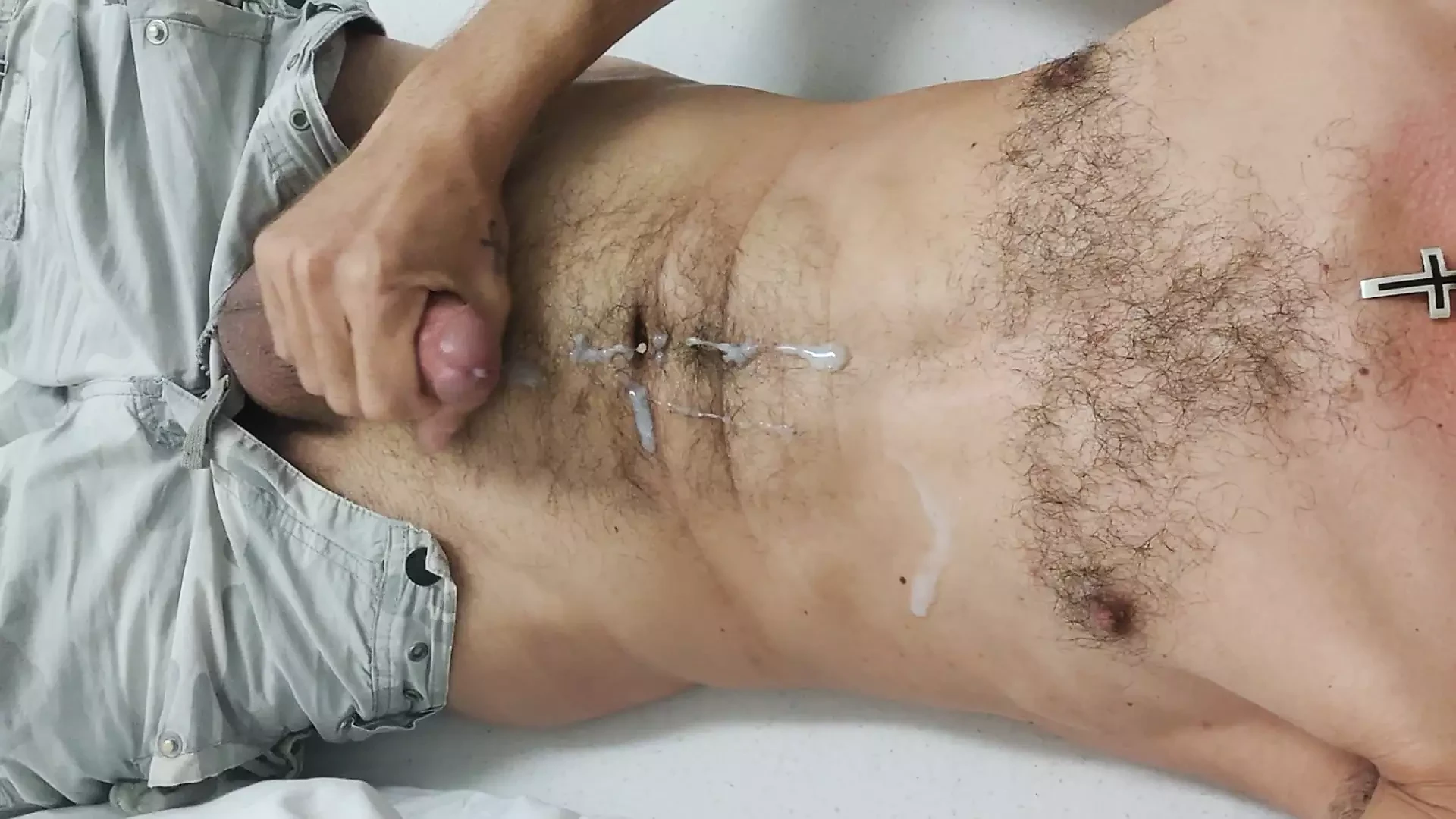 Mlada xl seče kurac sama sa velikim svršavanja