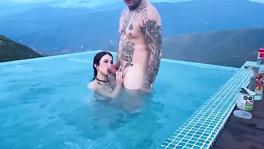 Tinder Randevusu Arka Planda Chicamocha Kanyonu ile Açık Havada Seksle Sona Erdi