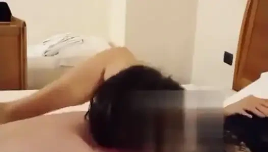 Tuanku menjilat vaginaku dan membuatku cum!!