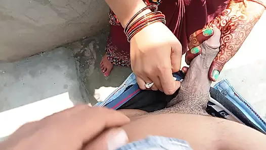 Ma jeune Indienne suce ma bite pour la première fois et a couché avec son devar. audio hindi clair
