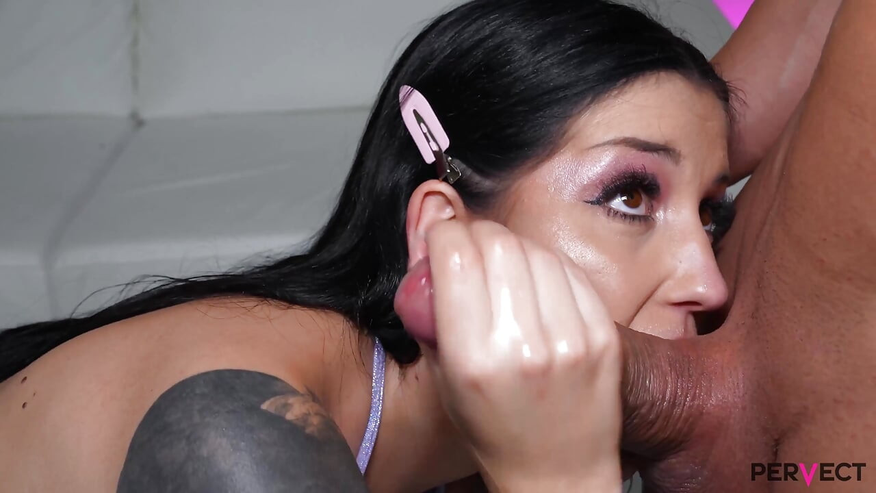 Morea Gets Intensely Fucked by Marco Bull