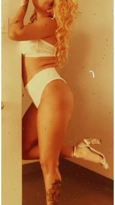 Instagram video by desi Model