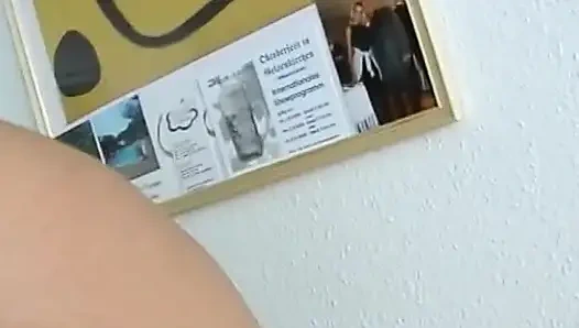 Seksi Alman sarışın bebekler solo sahnede amını ovuyor