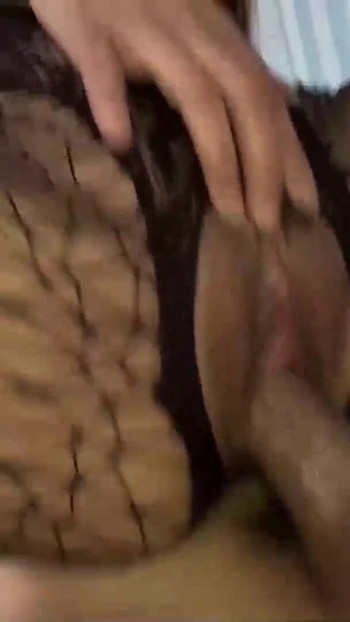 Momen menakjubkan dari "cewek jepang lagi asik muasin memeknya pakai dildo sampai dicrot di dalam sama dua cowok"