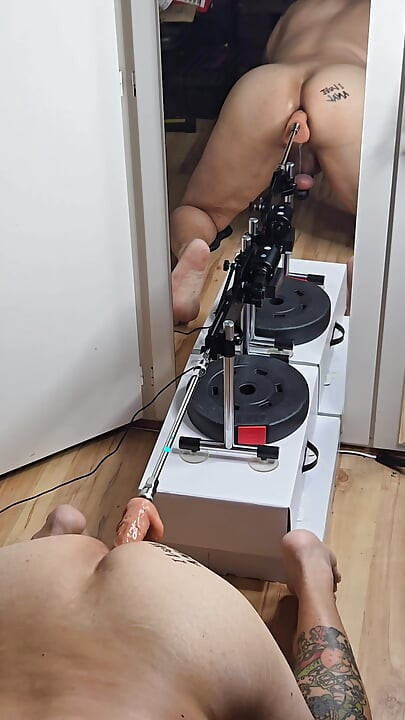 Трахаю перед зеркалом мою толстую задницу