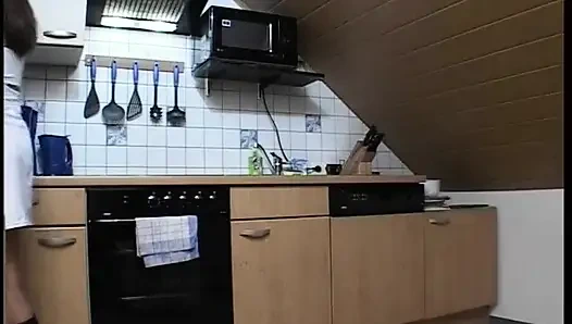 İri göğüslü esmer kadın bakış açısıyla büyük penisi boşaltıyor