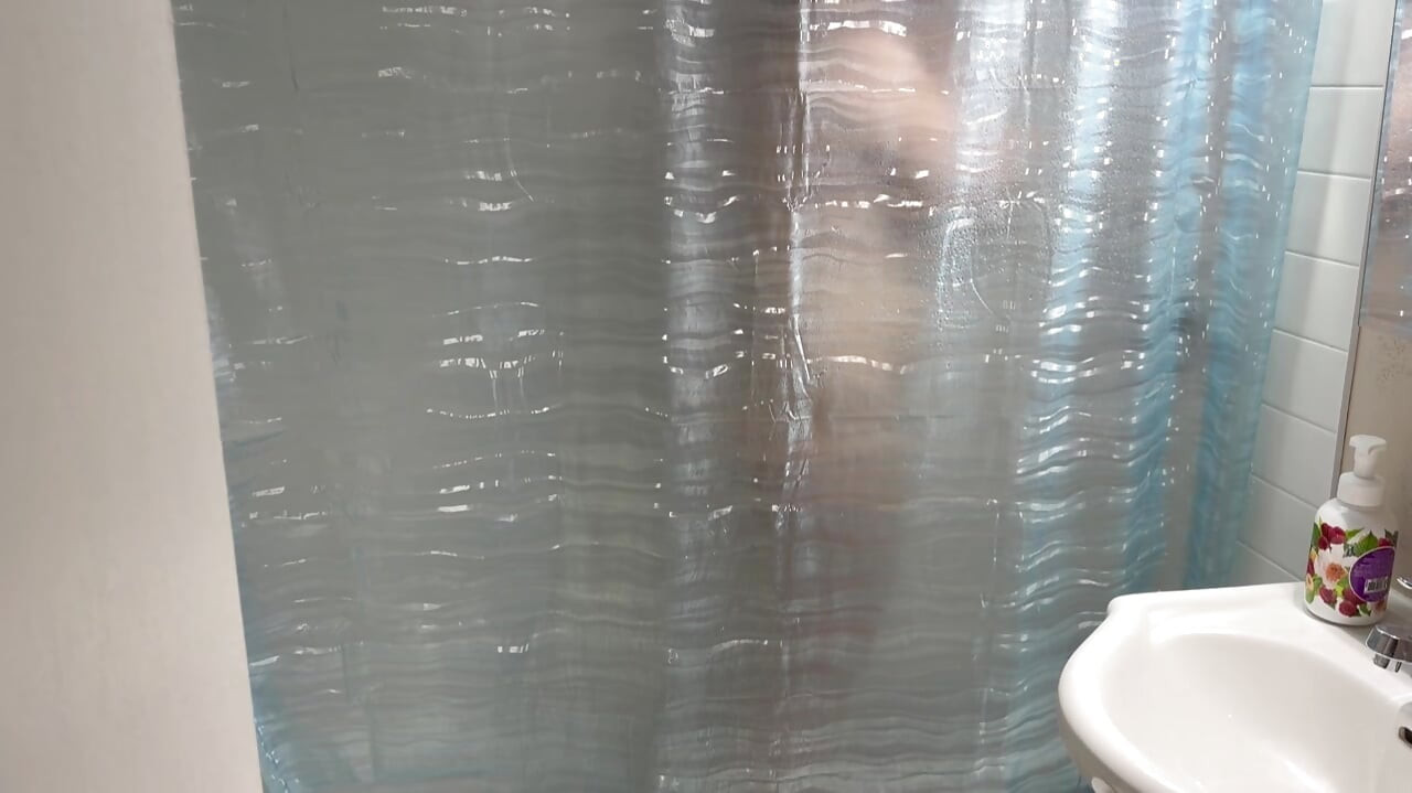 Step sister shower time. Her juicy ass makes me horney