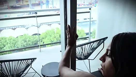 Cewek pantat bahenol ini pengen banget dientot habis-habisan sama kontol besar