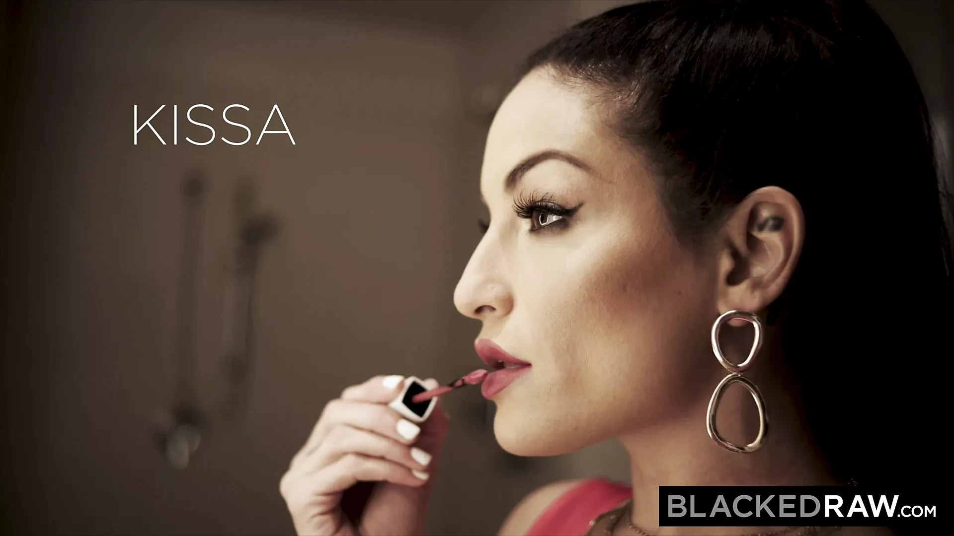 BLACKEDRAW Kissa Sins sentiasa mendapat kote hitam besar alpha