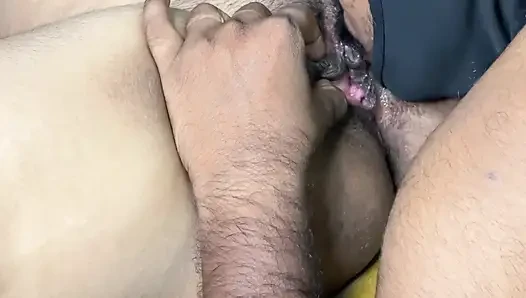 Desi-mädchen fickt mit freund