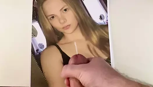 Beccaturner'ın sürtük arkadaşlarından birine Cum haraç