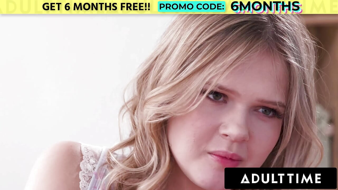 VOKSENTID - Nyligt single Petite Coco Lovelock foreslår trekant til bestie Katie Kush og hendes boo