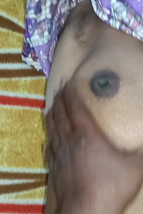 Hintli ateşli evli kadın ev yapımı sikişiyor
