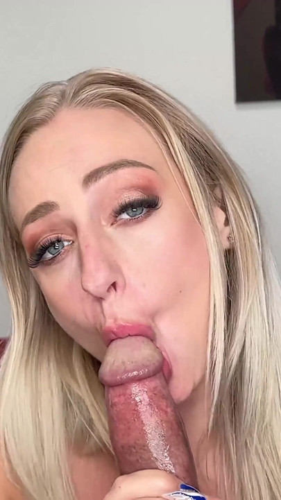 Sexy Blonde Elana Bunnz Gives Michael Masters a Perfect BJ