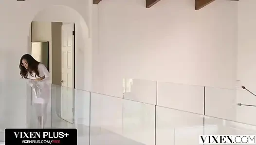 Vixen muhteşem zengin kız korumasını baştan çıkarıyor
