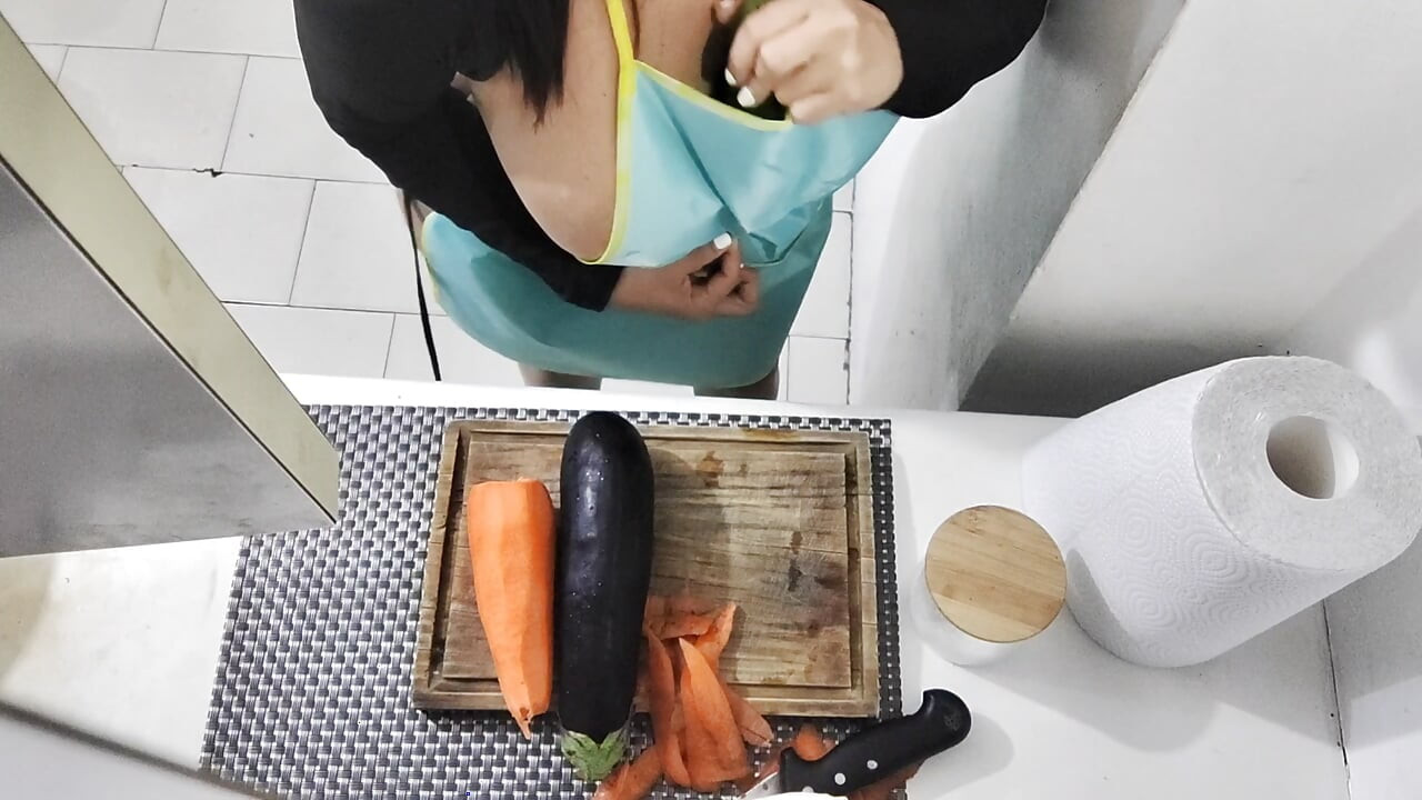 I shove a huge cucumber up my hungry asshole - Fetish