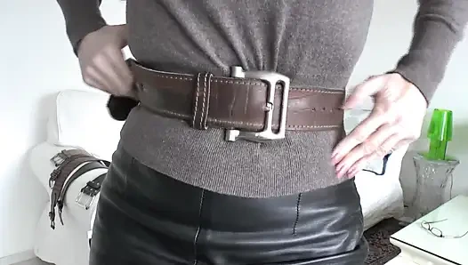 Pas pakai ikat pinggang di ruang tamu, bagian 2, lady victoria valente