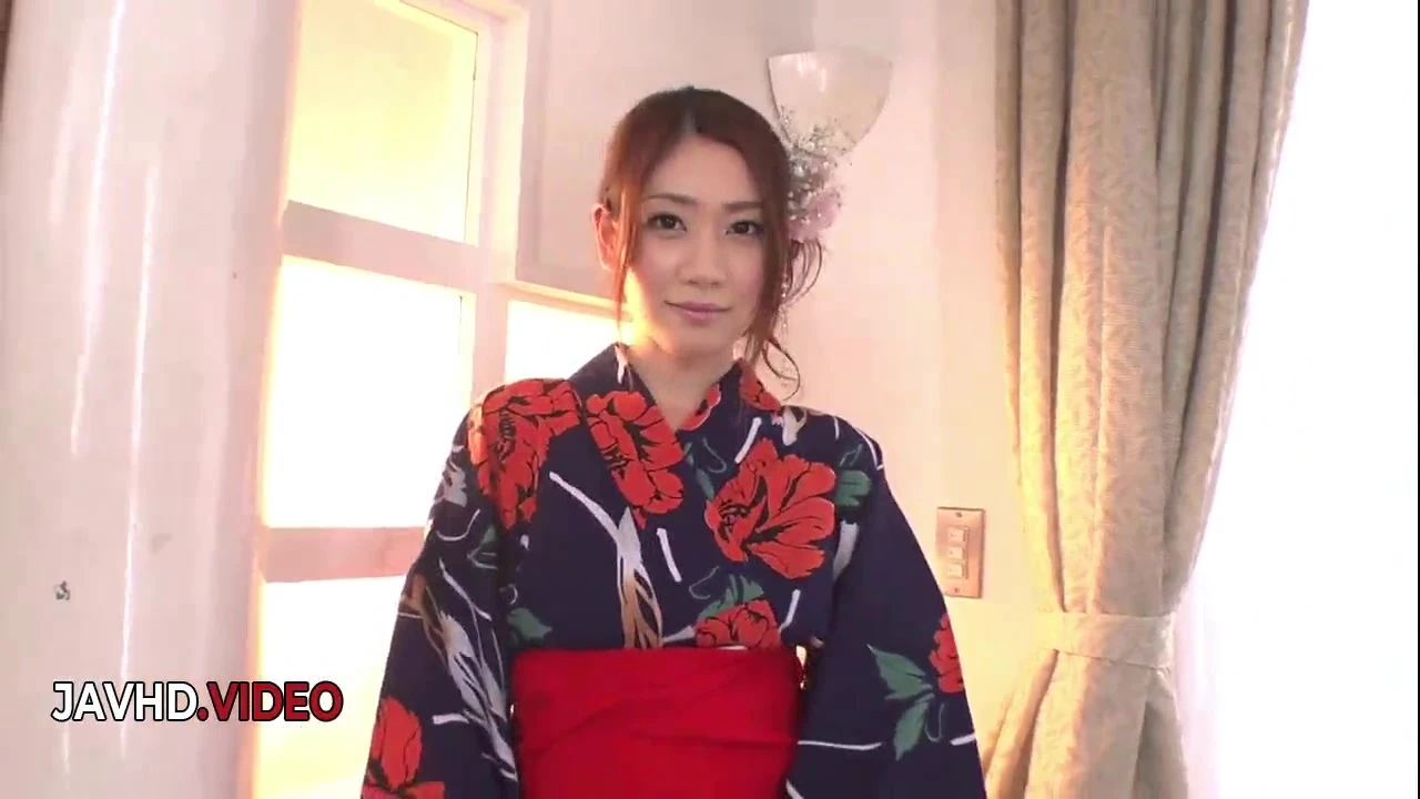 Sultry Asian beauty Kaori Maeda takes charge giving intense double blowjobs