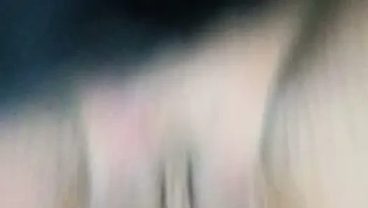 Arkadaşımın büyük bir klitorisi var ve yatakta harika