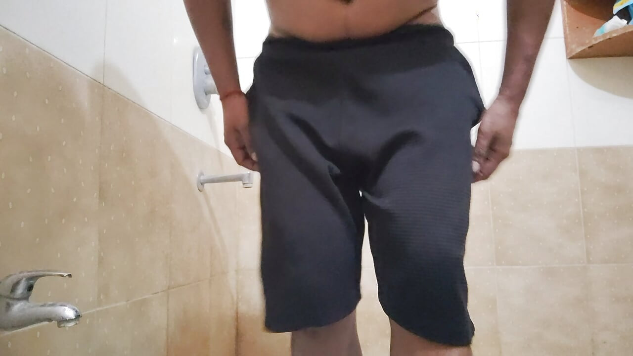 Apni madam ki chaddi Ko Dekhkar bathroom mein