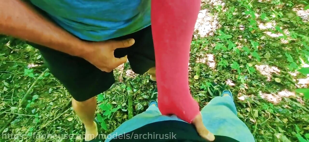 Twinks with Big Dicks Fuck During Breaks in the Park Without Condoms Until They Cum