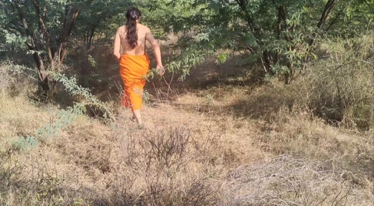 Jangal Me Lakdi Lene Aai Bhabi Ko Ladke Ne Choda