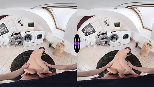 Elena Vedem'in çıplak çamaşır numarası onu sert sikiyor - teenmegaworld