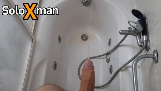 Horny boy peeing his golden rain in the bathtub - SoloXman