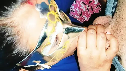 Hintli köylü kadın ağzına boşalmak için büyük yarak emiyor, en iyi oral seks yüzü derin gırtlak videosu