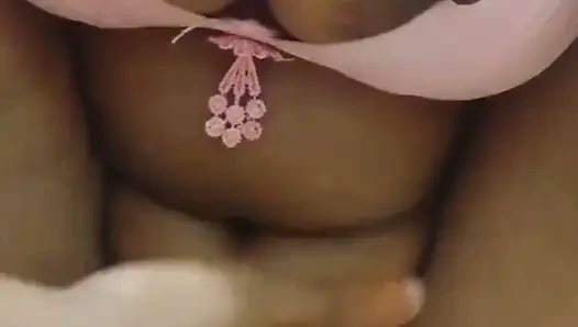 Indischer Desi-pornostar sanjana Neuer viraler sex mit schwarzem Hindi Audio