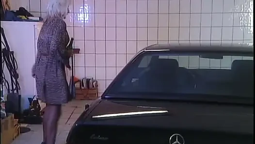 Geile MILF Mit Verschiedenen Arten Von Muschi