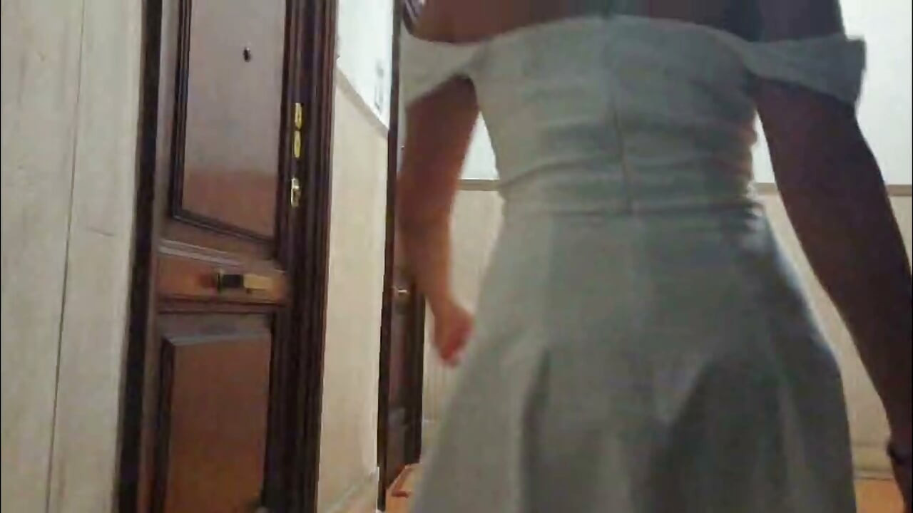 ¡Recogida en Roma! Sexo arriesgado en la villa con MILF sin bragas. Final con creampie masivo