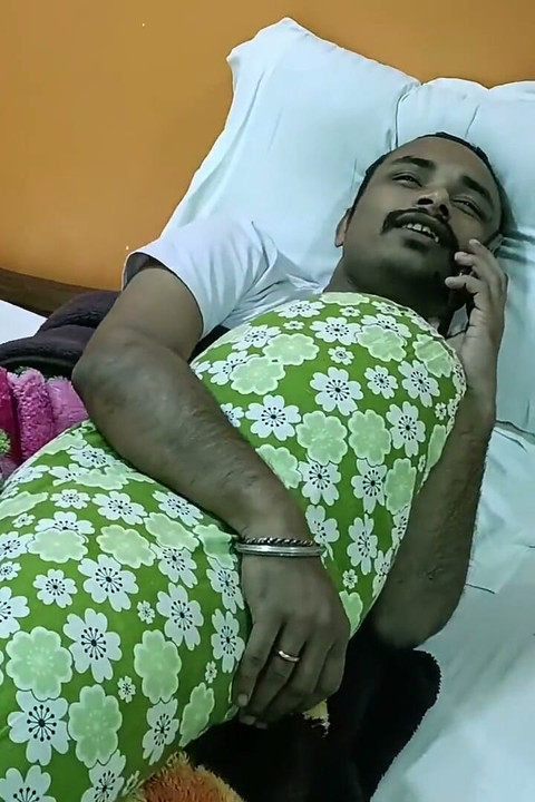 Marido Bengali Indiano Traidor é Punido com Sexo pela Esposa Gostosa