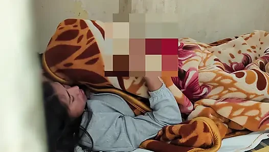 Misyoner kocamın arkadaşıyla sikişiyor ve içime boşalıyor