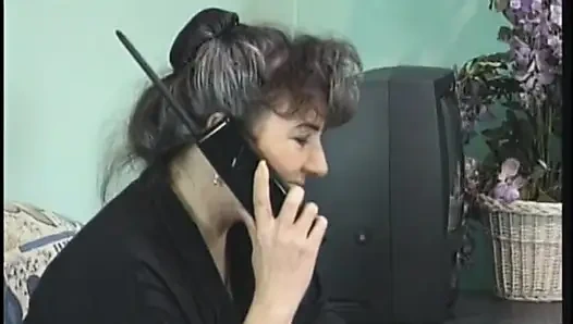 Azgın yaşlı sürtük amını yarakla doldururken yarak emiyor - yaşlı porno