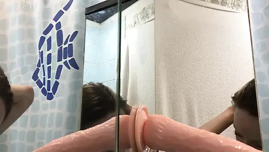 Saya berlatih blowjob dalam untuk penismu yang keras