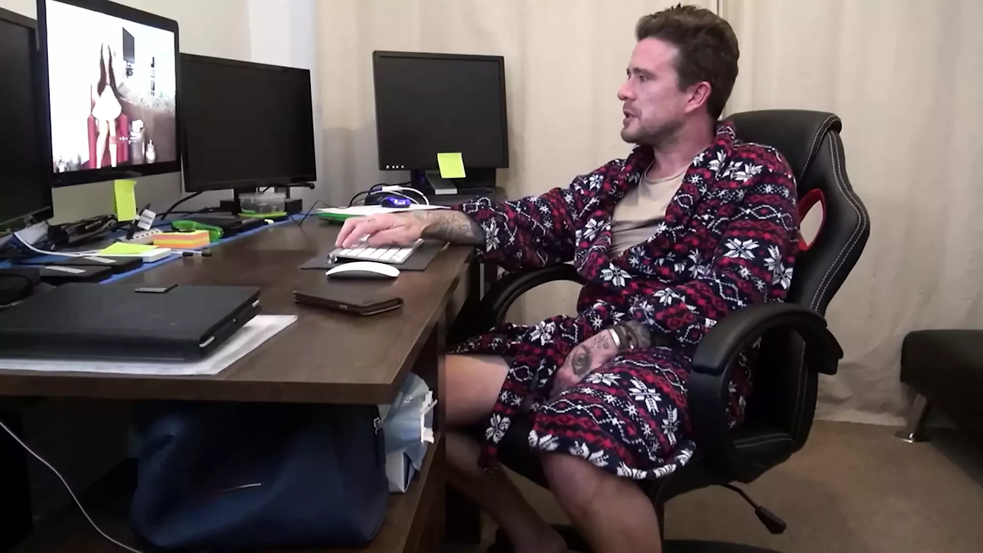 Mi madrastra me atrapó masturbándome - xdvdcollectorsclub