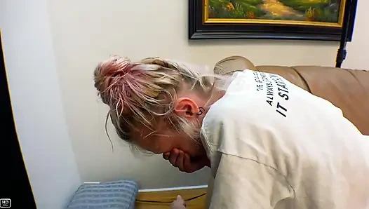 Si cewek mungil rambut oranye luna parish dan mahasisdu rambut pirang lagi asik jilat pantat penuh gairah!